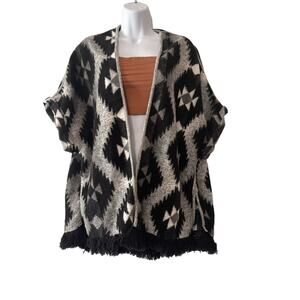American Eagle Aztec Print Size L/XL Black Gray White Shawl Cardigan Southwest
